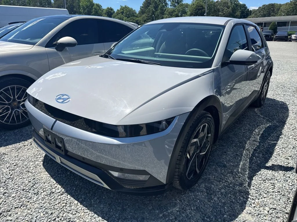 Used 2024 Gray Hyundai SEL image 1