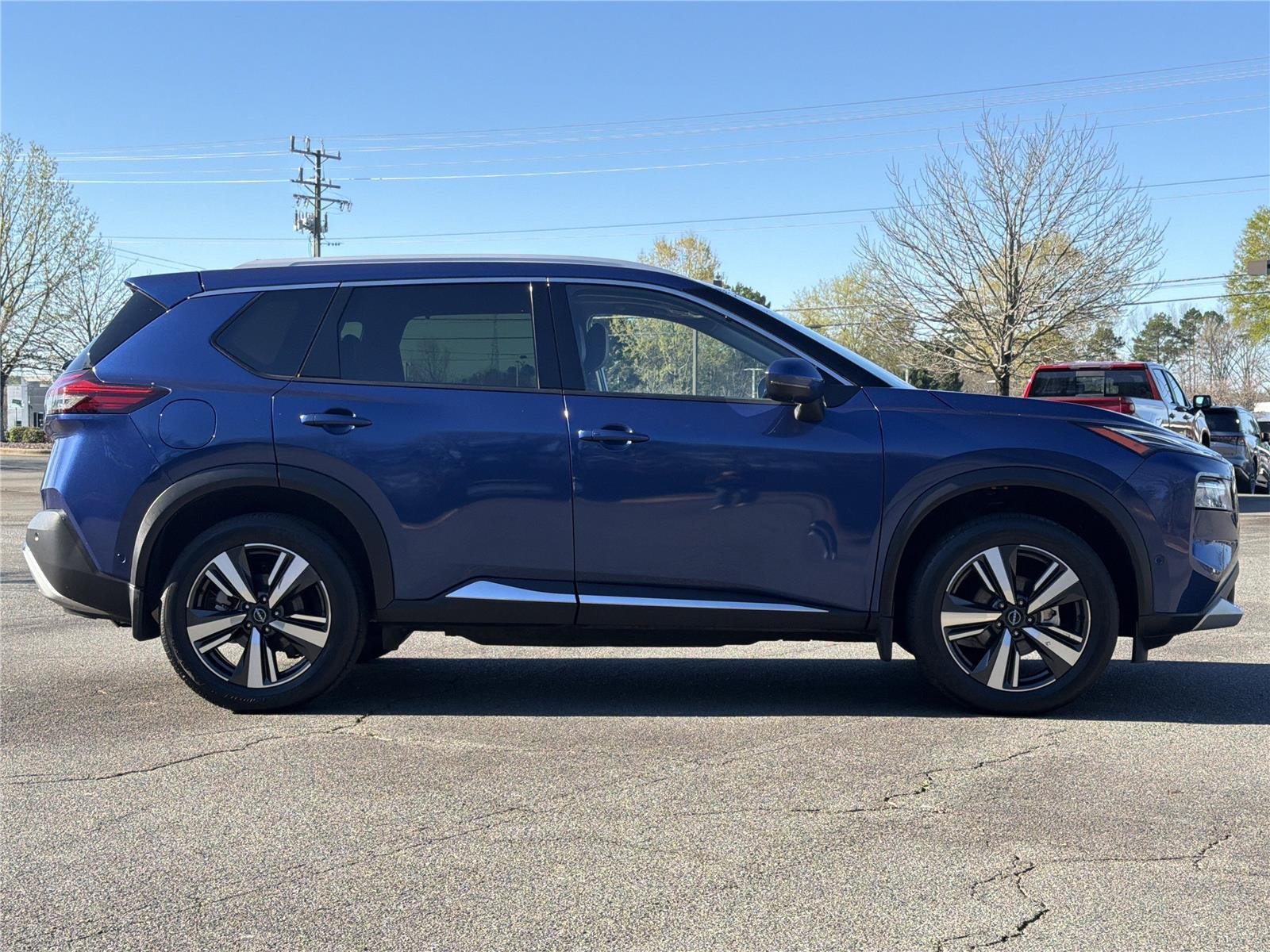 Used 2023 Caspian Blue Metallic Nissan Platinum image 27