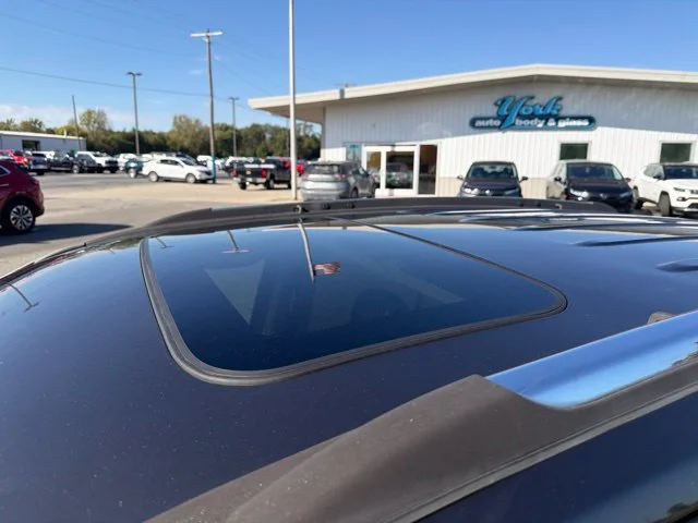 Used 2017 Gray Jeep Latitude image 11