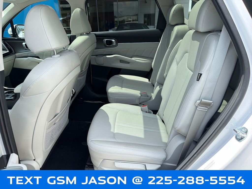 Used 2025 White Kia SX image 33