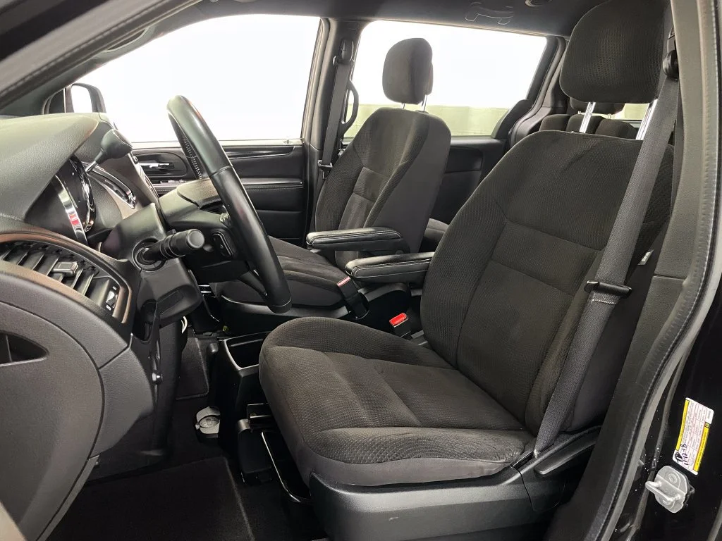 Used 2018 Black Dodge SE Plus image 19