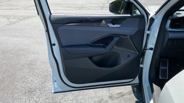 New 2026 White/off-white Volkswagen 2.0T SE R-Line Black image 19