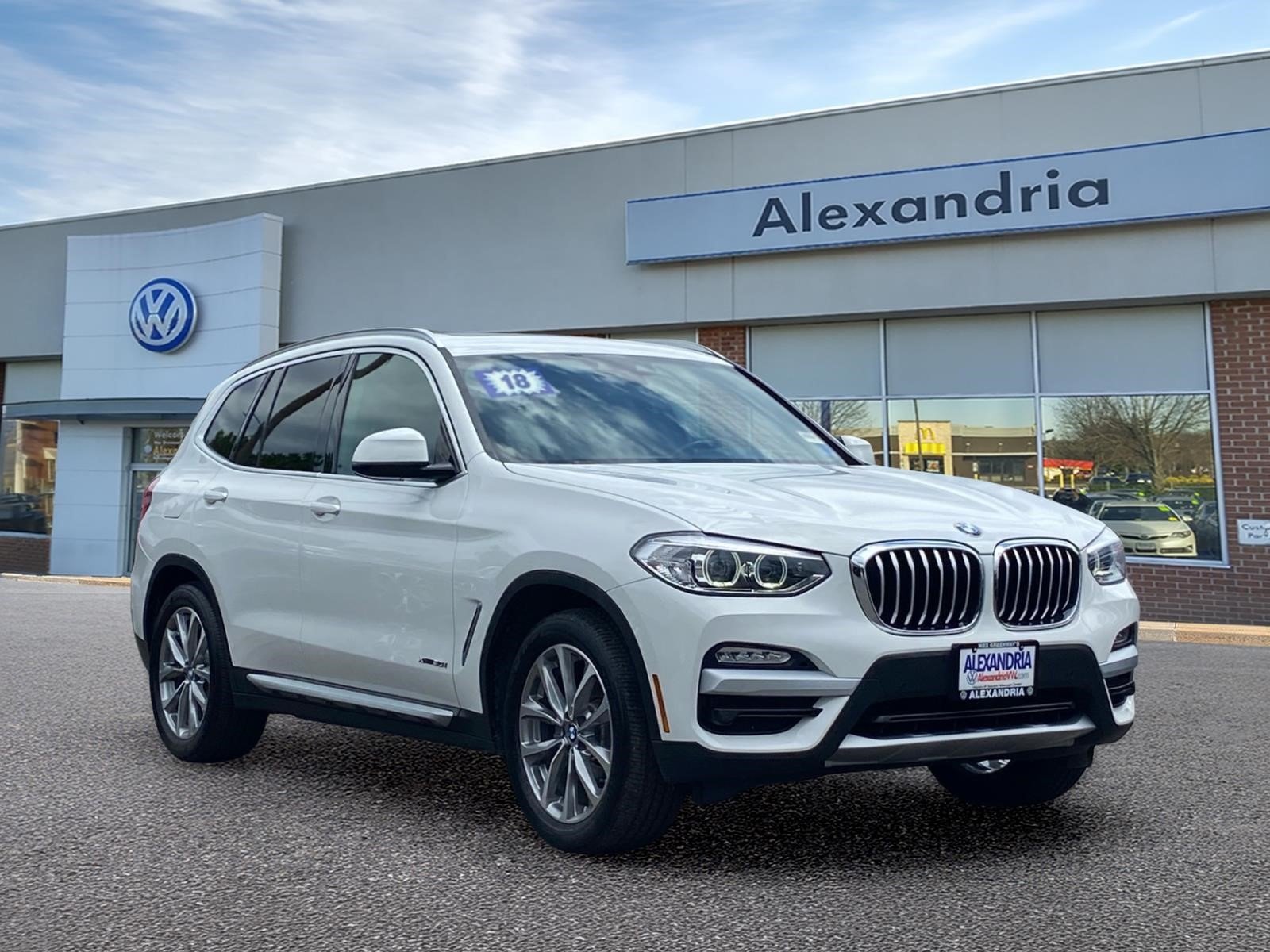 Used 2018 White BMW xDrive30i image 1