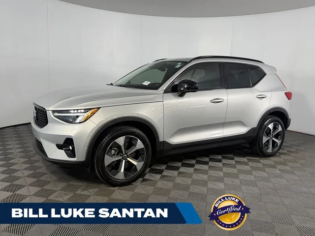 2023 Volvo XC40 B5 Plus Dark Theme