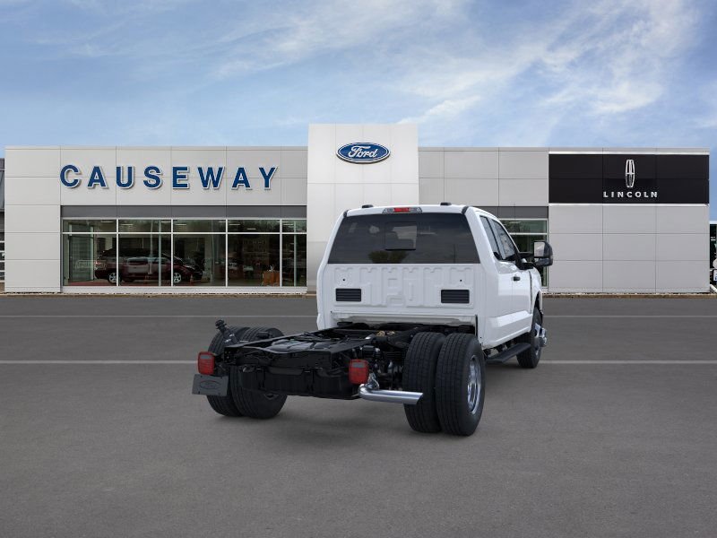 New 2026 Oxford White Ford F-350® XL image 31