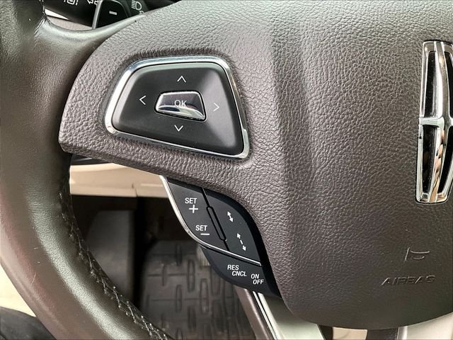 Used 2019 White Lincoln Reserve image 24