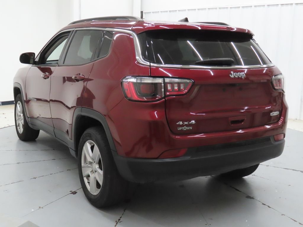 Used 2022 Red Jeep Latitude image 4