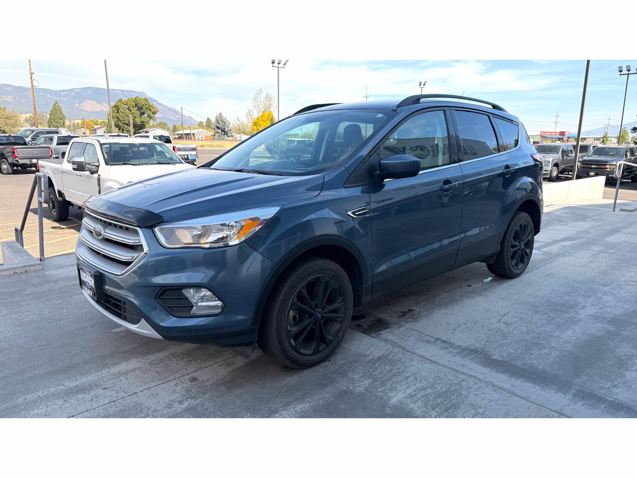 Used 2018 Blue Metallic Ford SE image 3