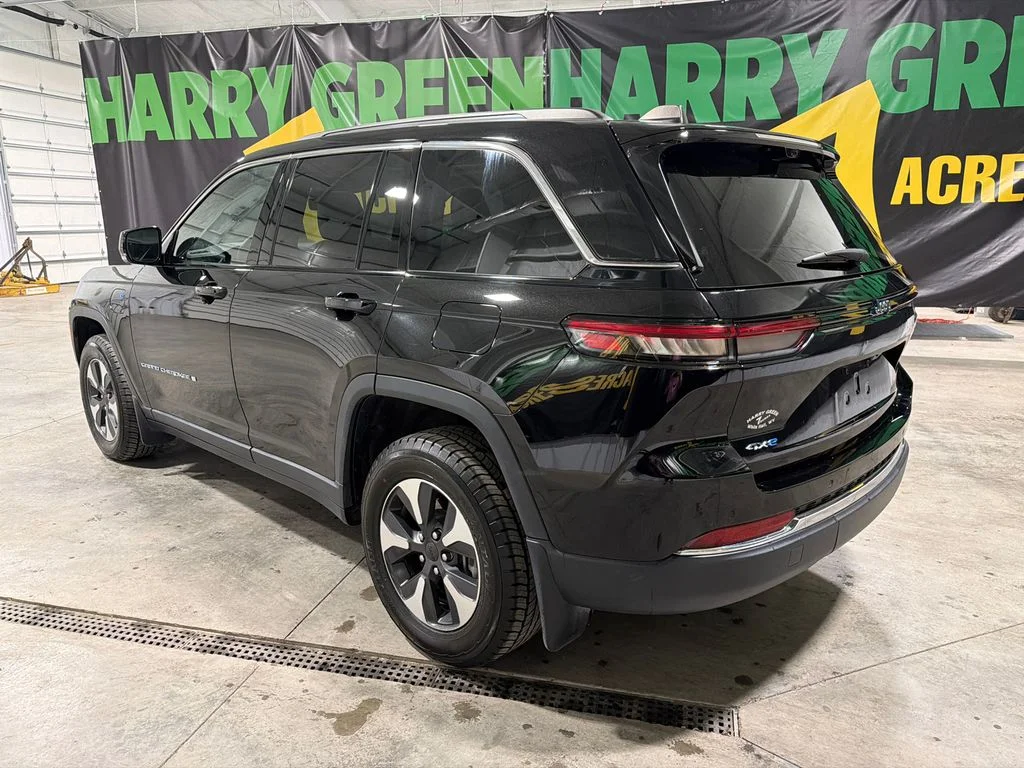 Used 2022 Diamond Black Crystal Pearlcoat Jeep 4xe image 5
