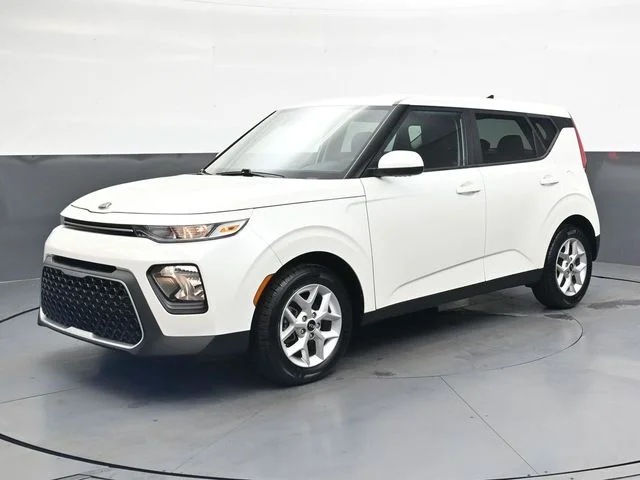 Used 2020 White Kia S image 9