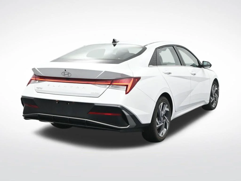Used 2025 White Hyundai Limited image 6