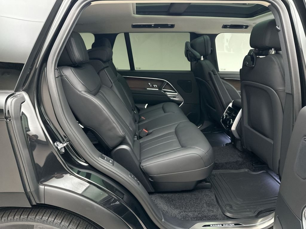 New 2026 Santorini Black LAND ROVER SE LWB 7-Seats / V8 image 7