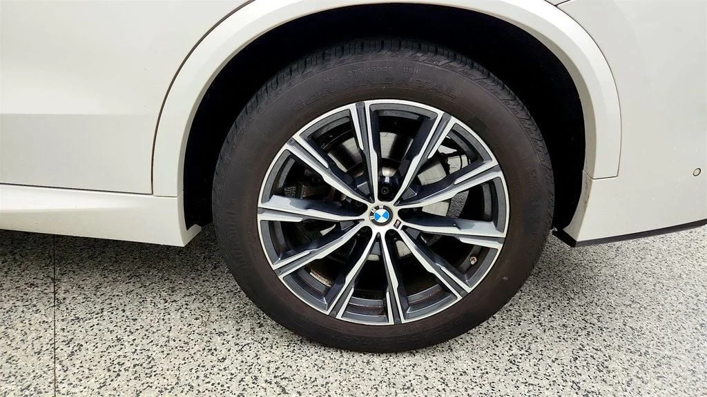Used 2023 Mineral White Metallic BMW xDrive40i SAV w/ M Sport Package & Premium Package image 9
