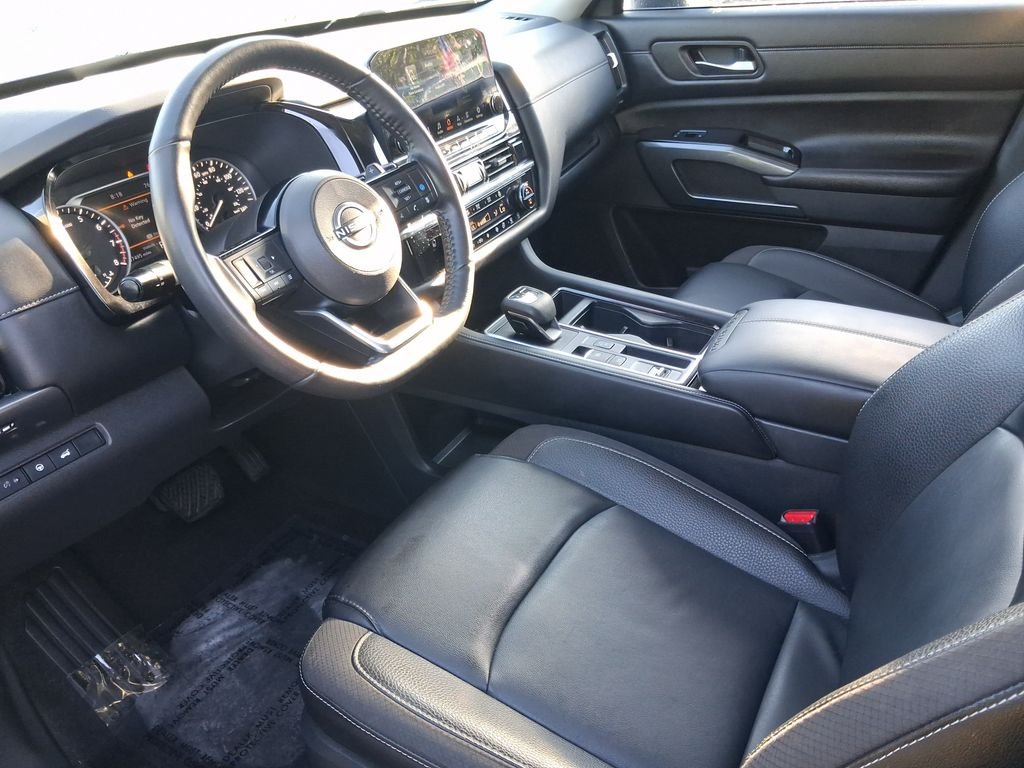 Used 2023 Silver Nissan SL image 18