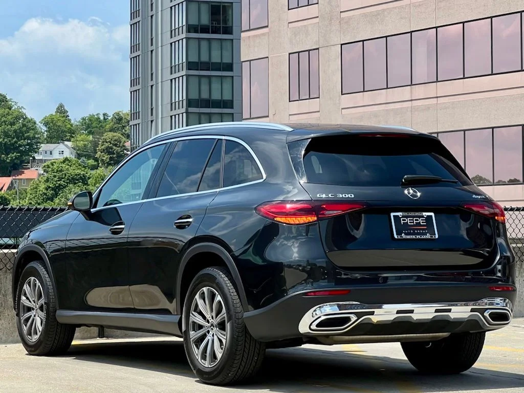 Certified Used 2026  Mercedes-Benz GLC 300 image 6