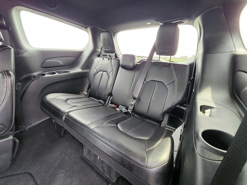 Used 2025 Bright White Clearcoat Chrysler Select image 9