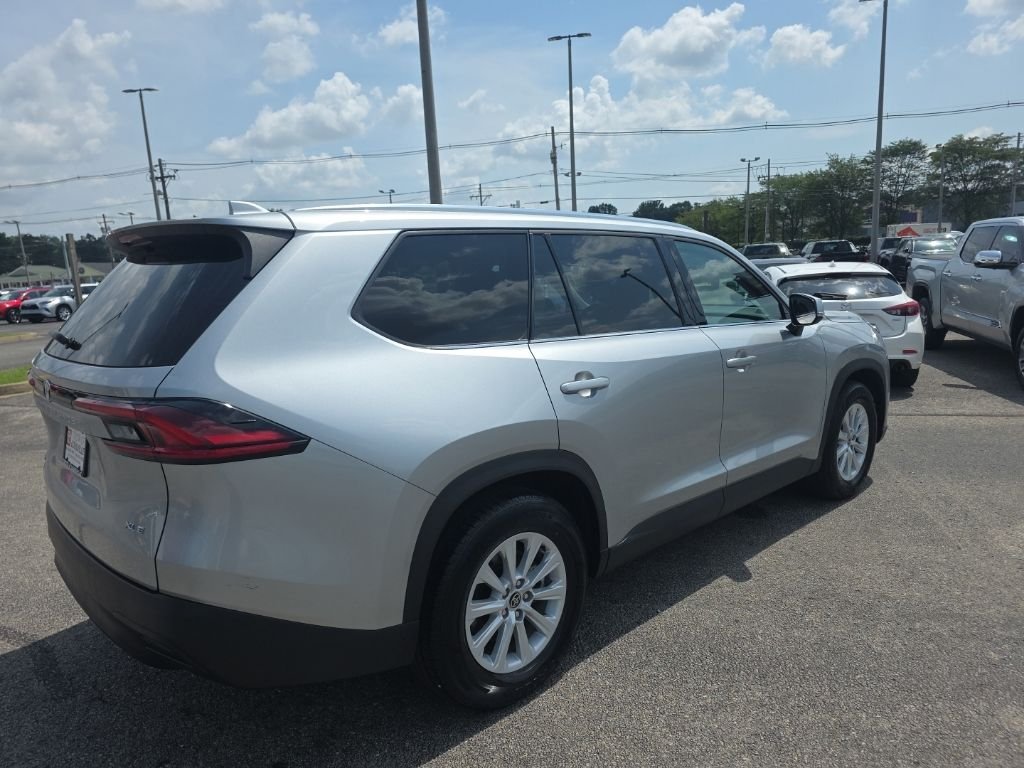 Used 2025 Silver Toyota XLE image 5