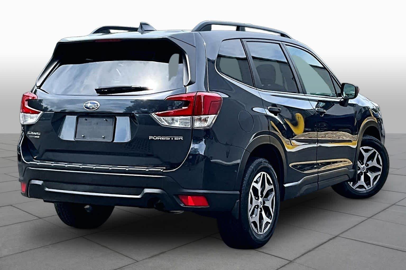 Used 2019 Dark Gray Metallic Subaru Premium image 13
