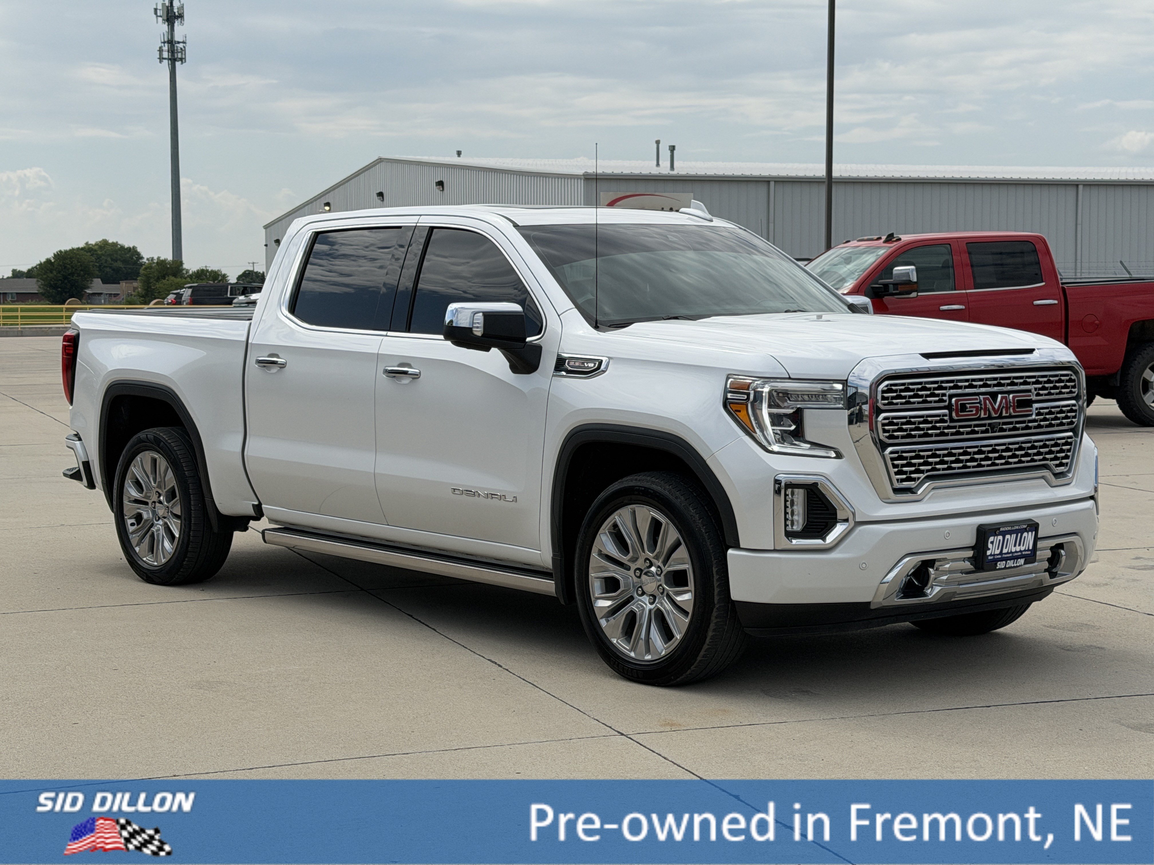 Used 2021 White Frost Tricoat GMC Denali image 2