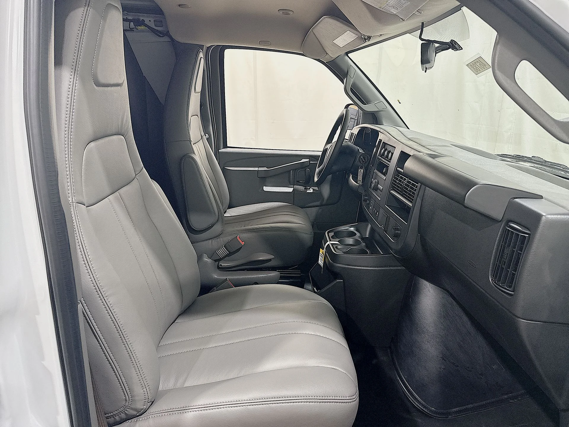 New 2025 Summit White GMC Work Van image 23