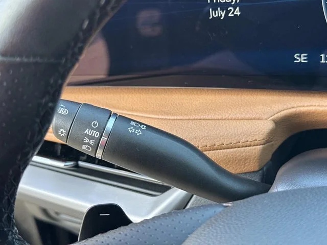 Used 2025 Green Cadillac Sport image 40