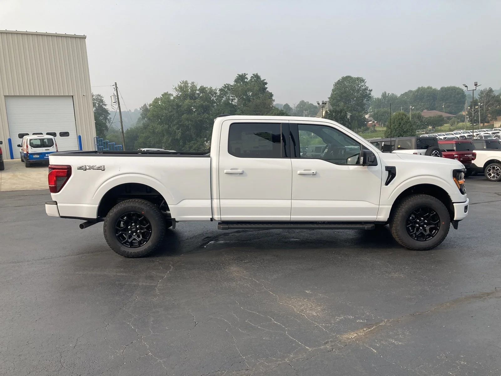 New 2026 Oxford White Ford XLT image 4