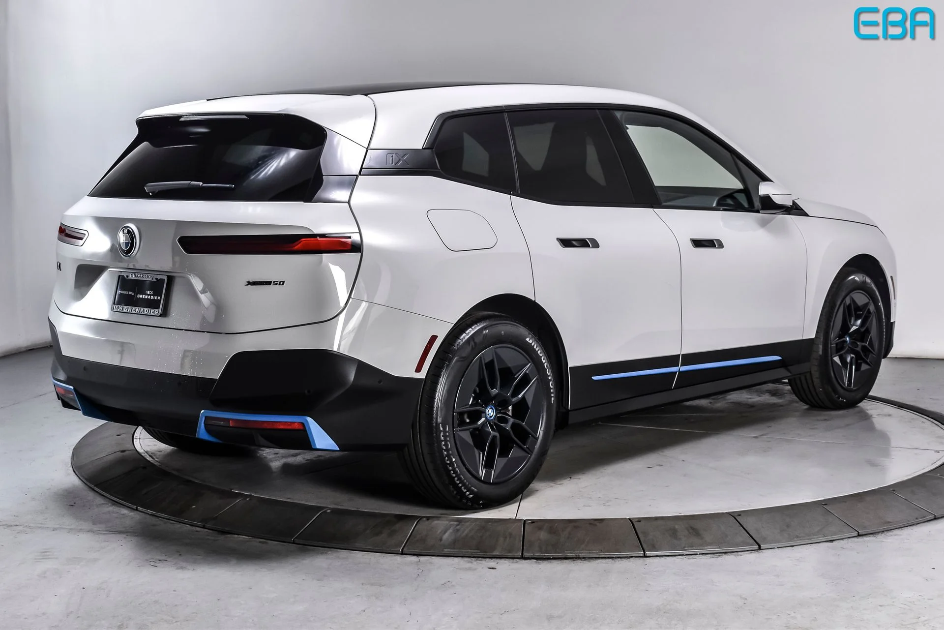 Used 2023 Alpine White BMW xDrive50 image 6