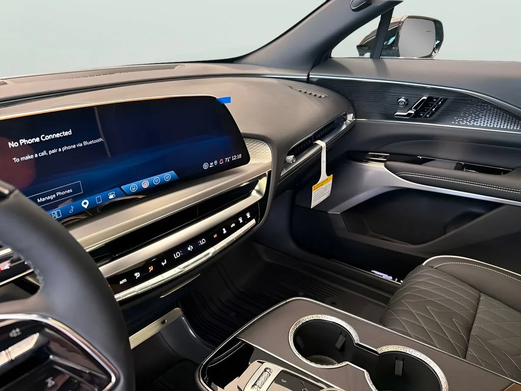 2027 Cadillac LYRIQ Signature Luxury - Photo 25