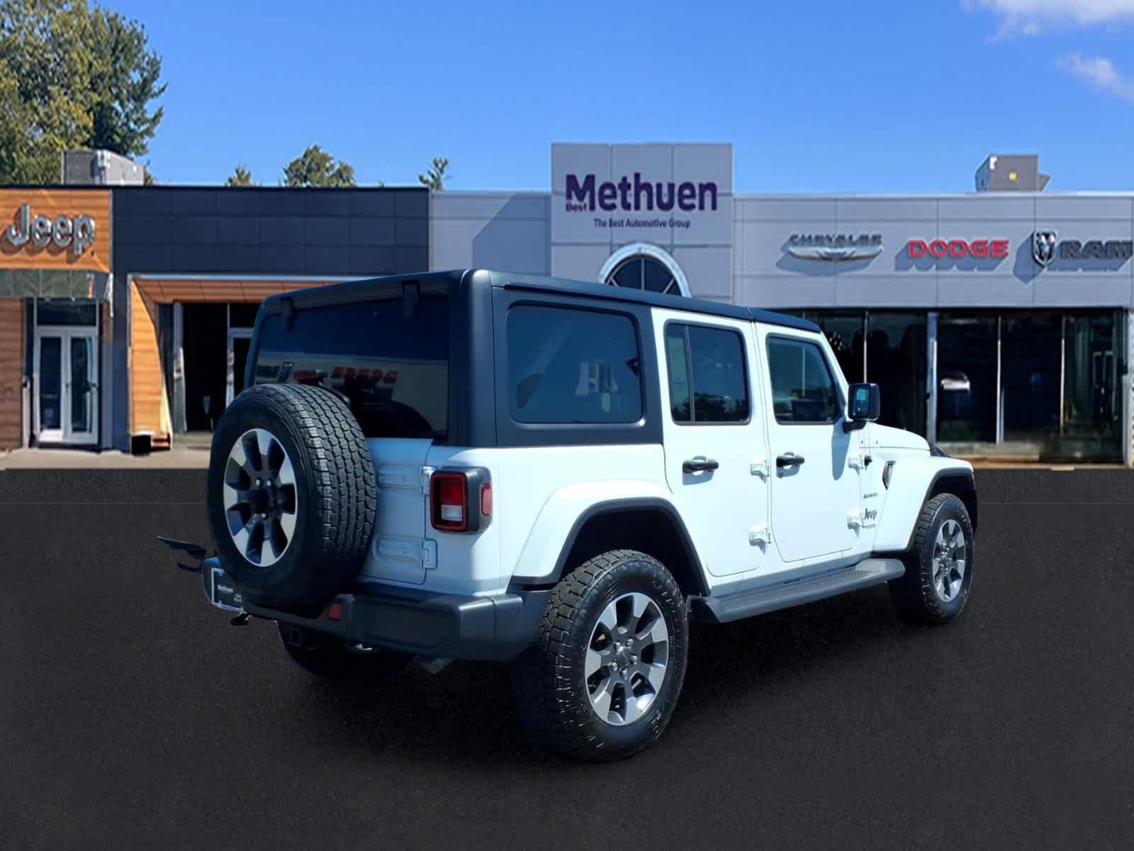 Used 2022 Bright White Clearcoat Jeep Unlimited Sahara image 4
