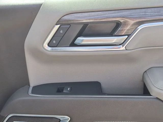 Used 2025 White Chevrolet LTZ image 38