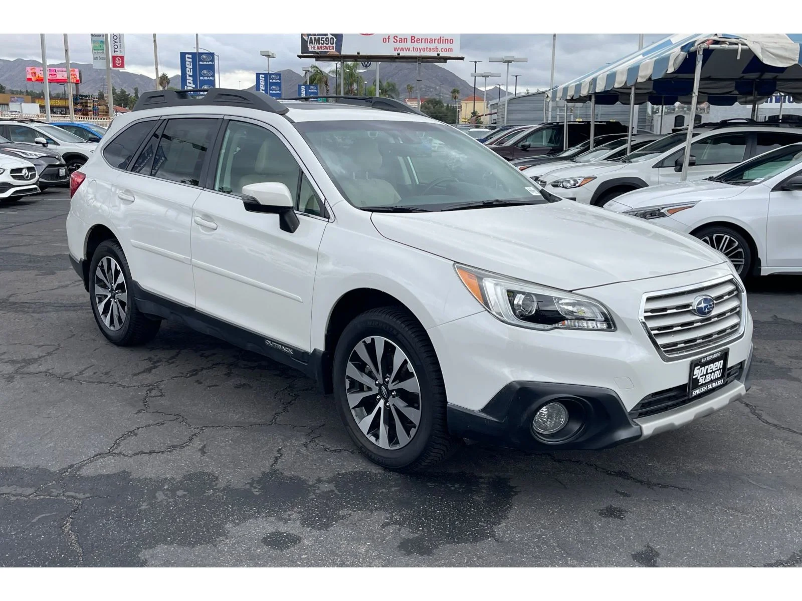 Used 2017 CRYSTAL WHITE PEA Subaru Limited image 8