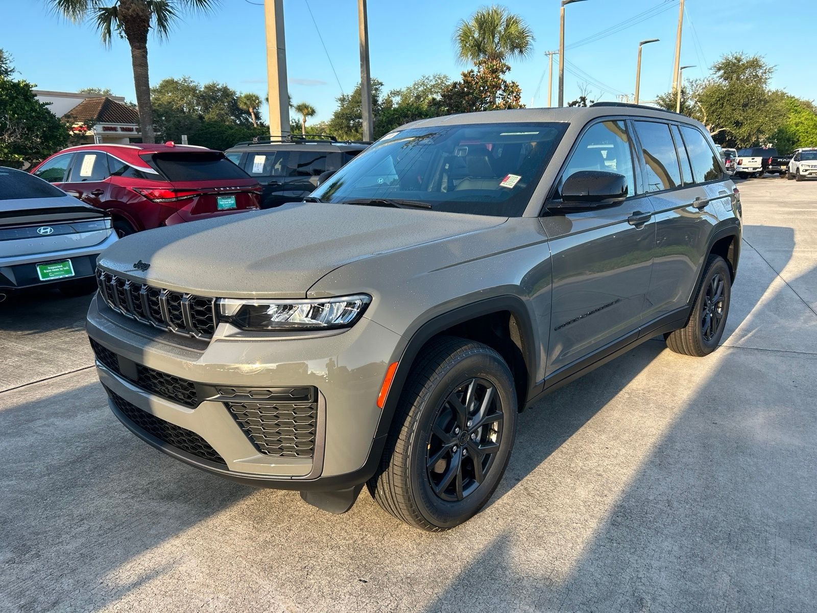 New 2027 Sting-Gray Clear-Coat Paint Jeep Laredo Altitude image 1