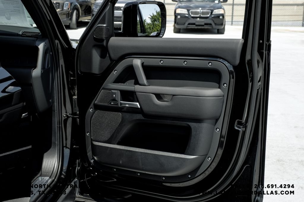 New 2026 Santorini Black Metallic Land Rover S image 51