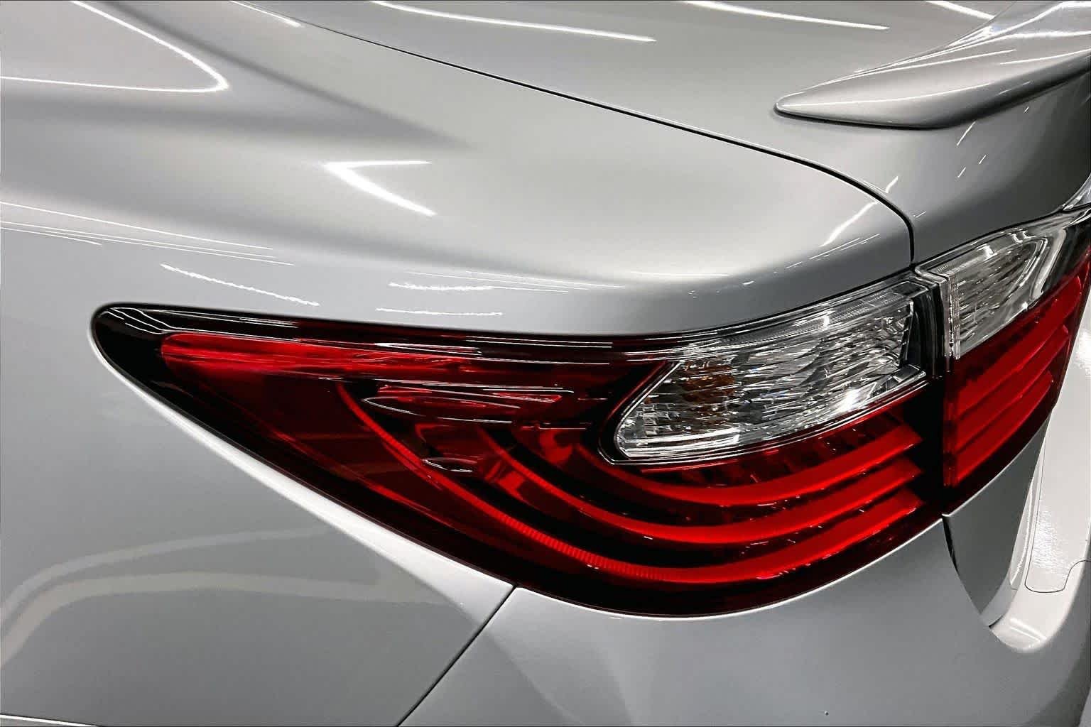 Used 2014 Silver Lining Metallic Lexus  image 28