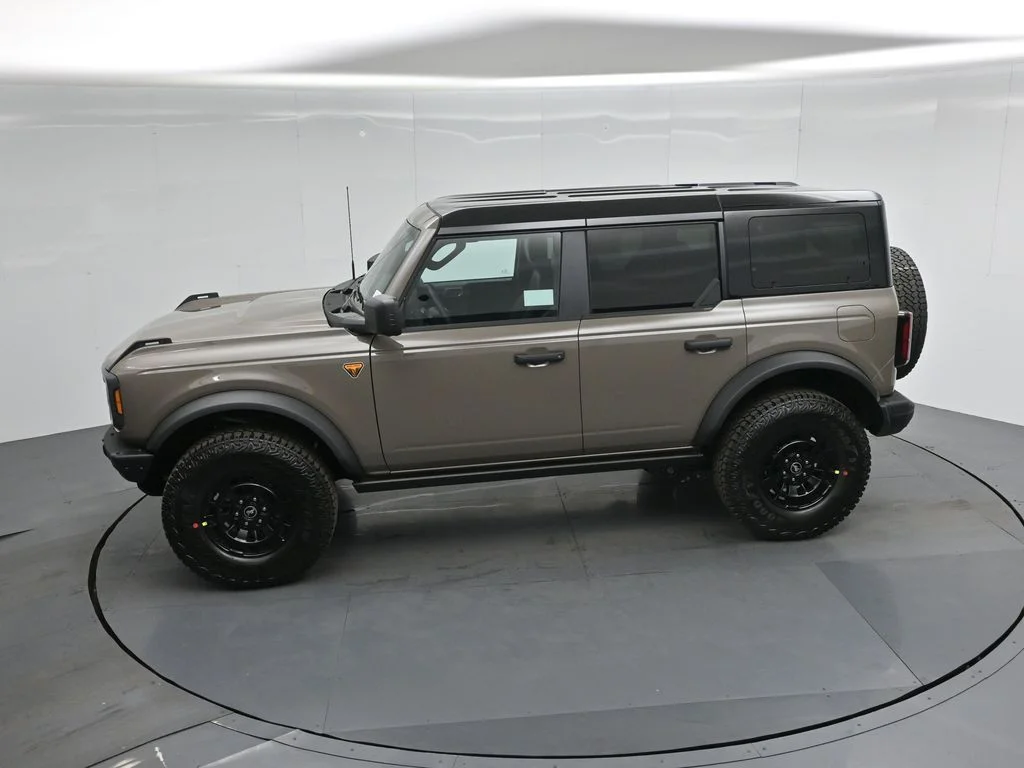 New 2026 Marsh Gray Ford Badlands image 41
