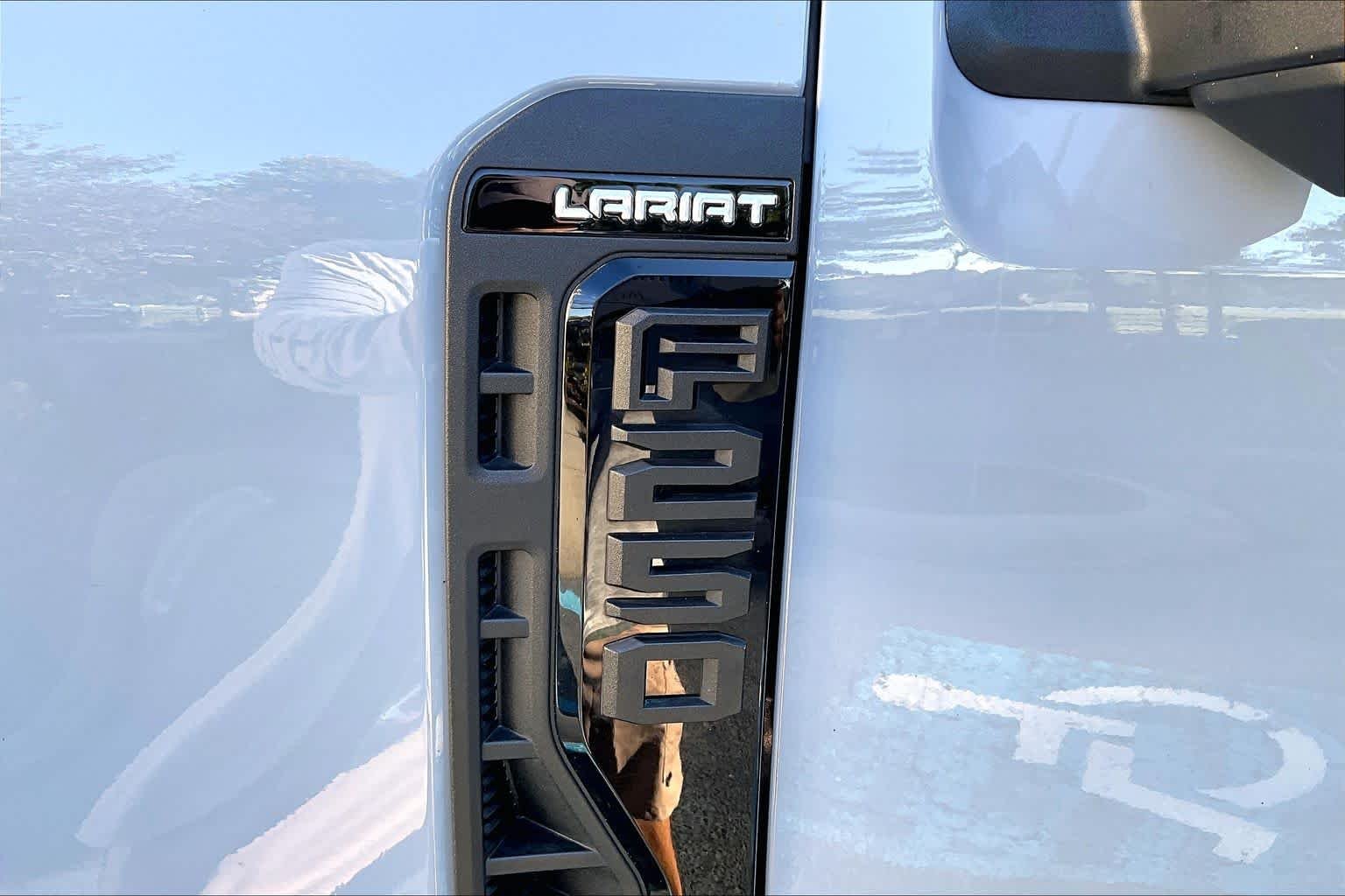 Used 2025 Glacier Gray Metallic Tri-Coat Ford LARIAT image 31