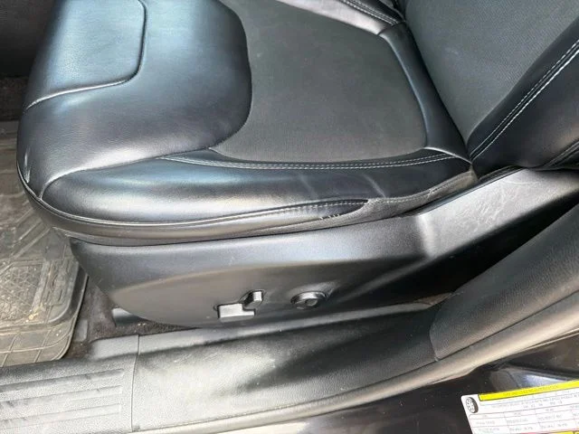 Used 2019 Black Jeep Latitude Plus image 7