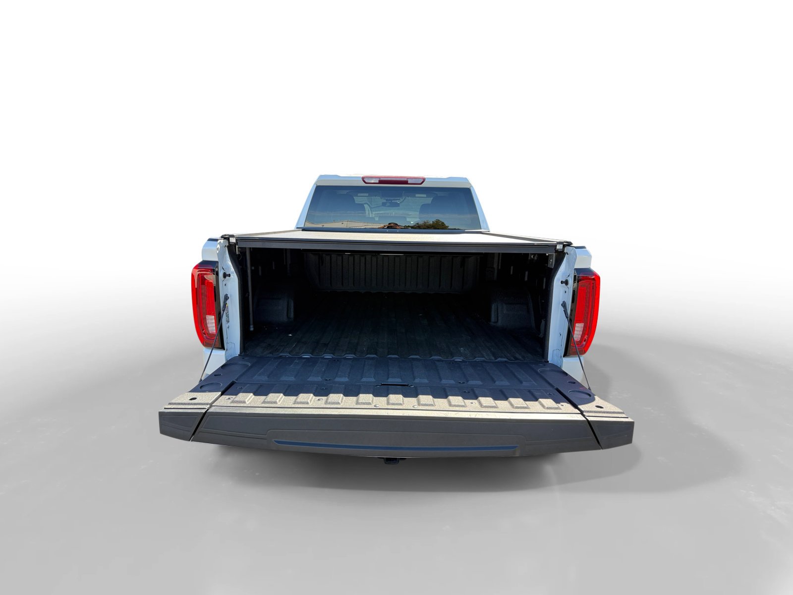 Used 2022 White Frost GMC SLT image 17