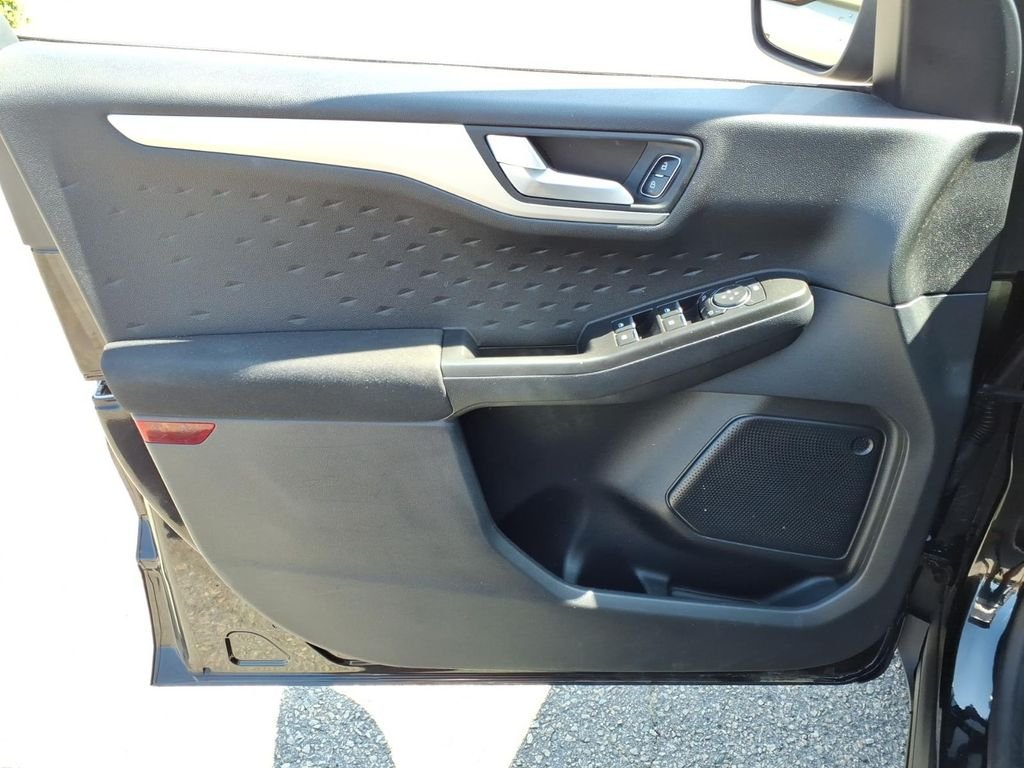Used 2020 Black Metallic Ford SE image 7