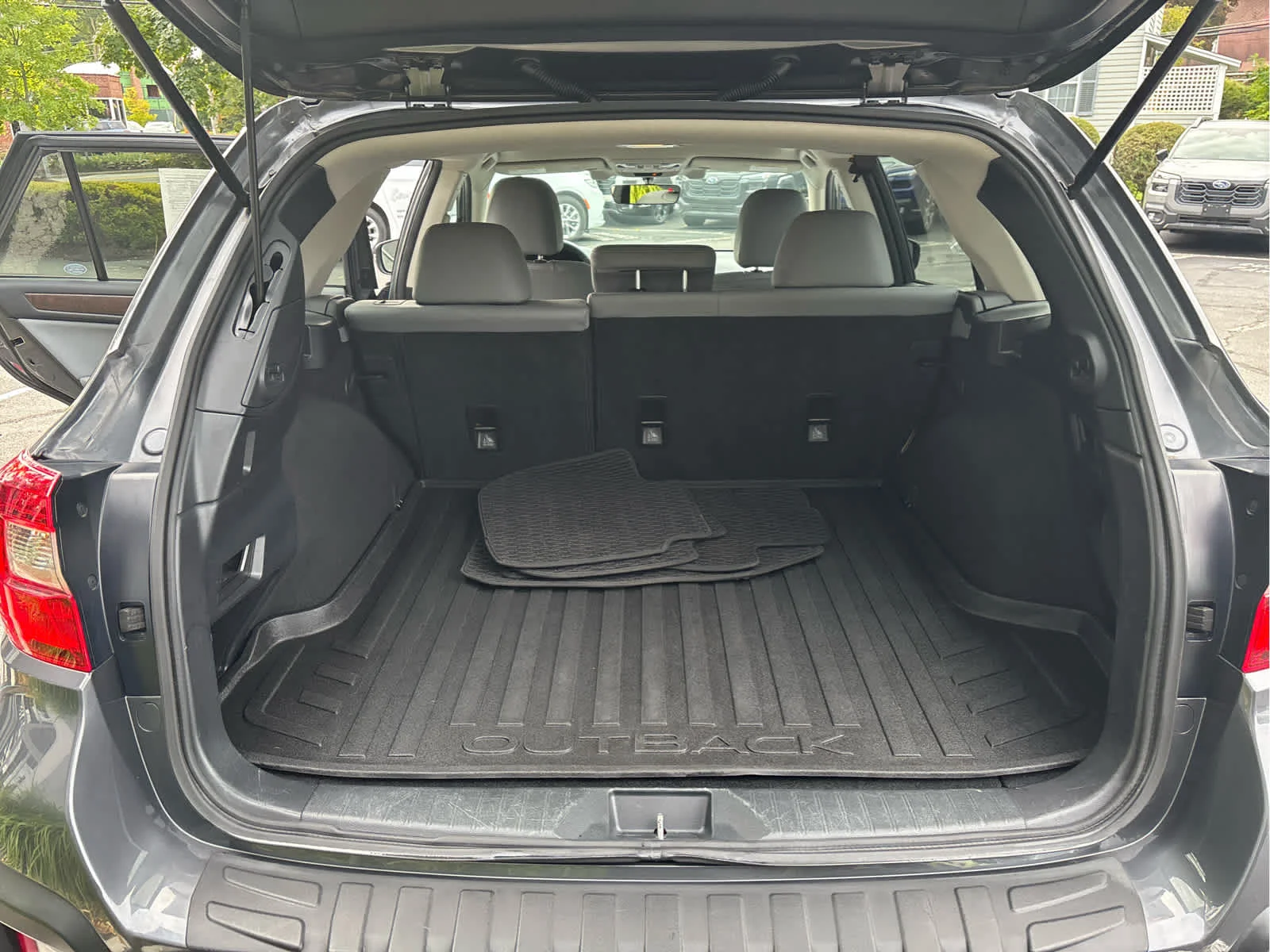 Used 2018 Magnetite Gray Metallic Subaru Limited image 32