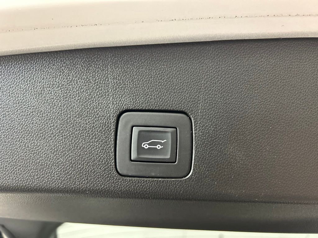 Used 2023 White Buick Select image 9