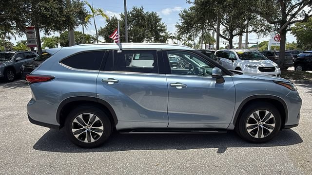 Used 2022 Moon Dust Toyota XLE image 11