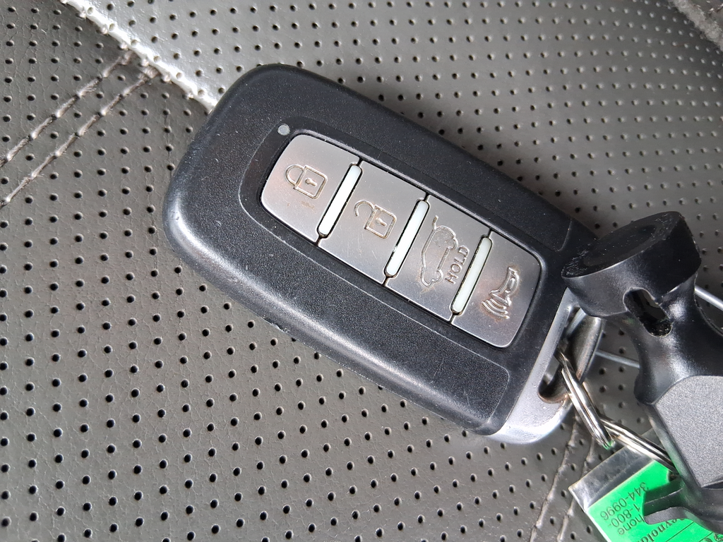 Used 2013 Beige Kia EX image 37