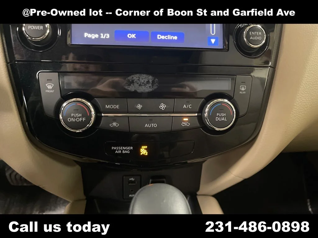 Used 2016 Black Nissan SL image 19
