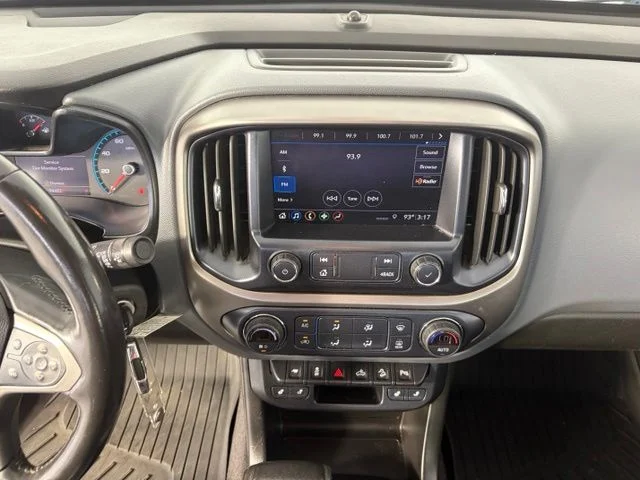 Used 2019 White Chevrolet Z71 image 21