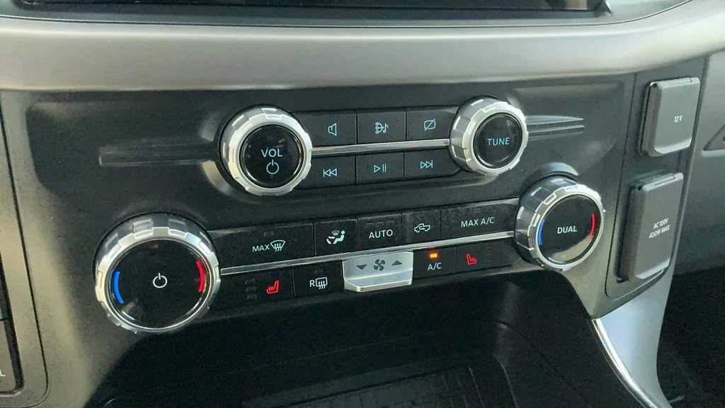 Used 2024 Gray Ford XLT image 16