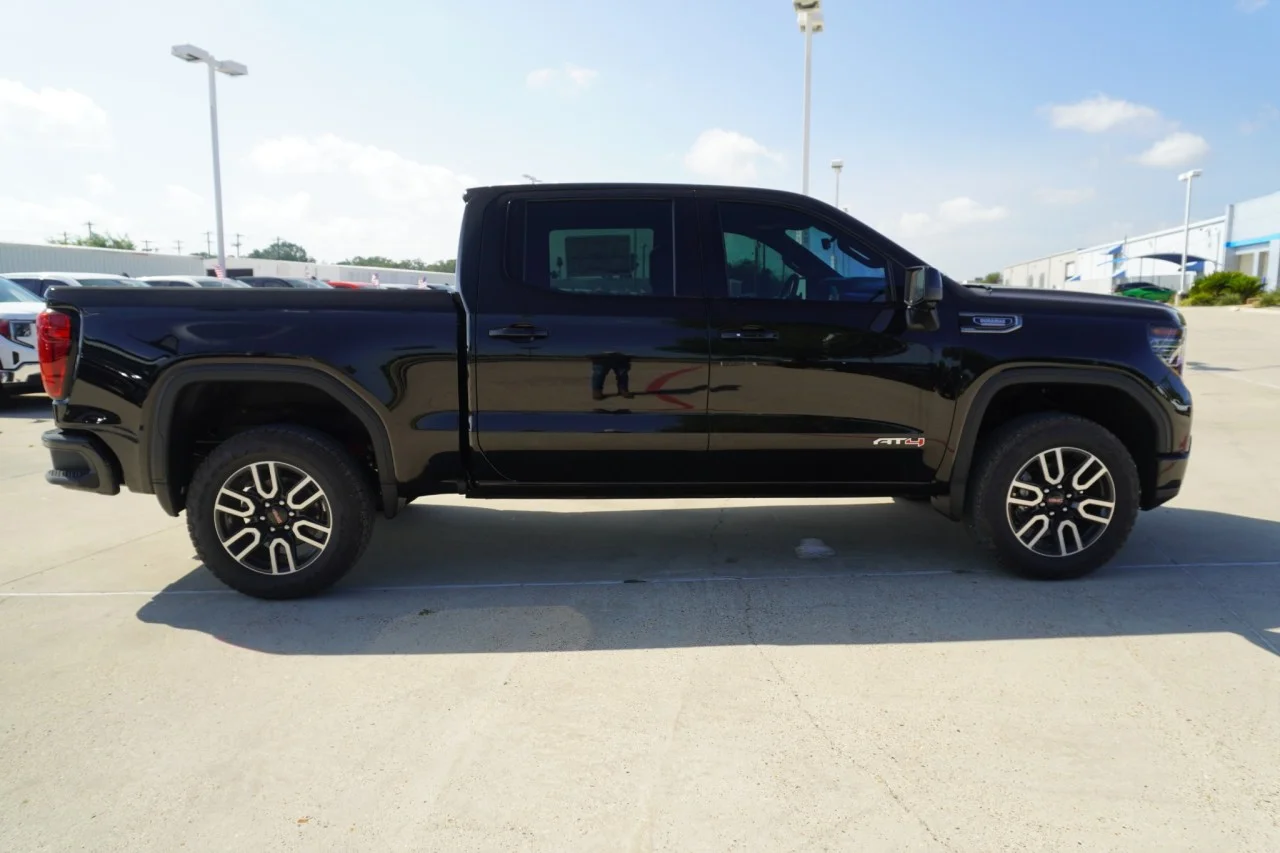 2026 GMC Sierra 1500 AT4 - Photo 4