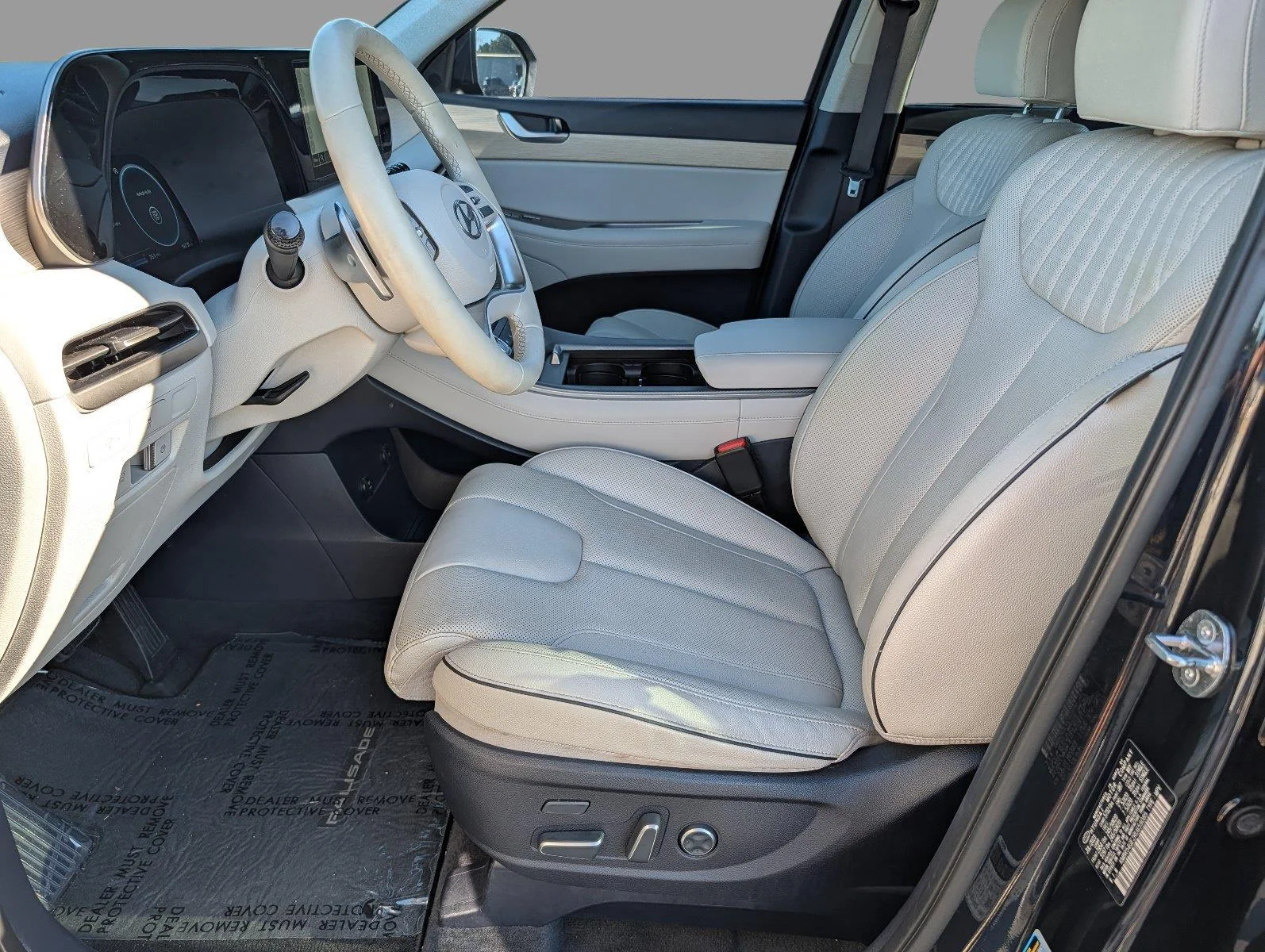 Used 2024 Moonlight Cloud Hyundai Limited image 10