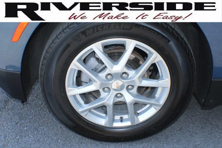 Used 2024 Lakeshore Blue Metallic Chevrolet LT image 5
