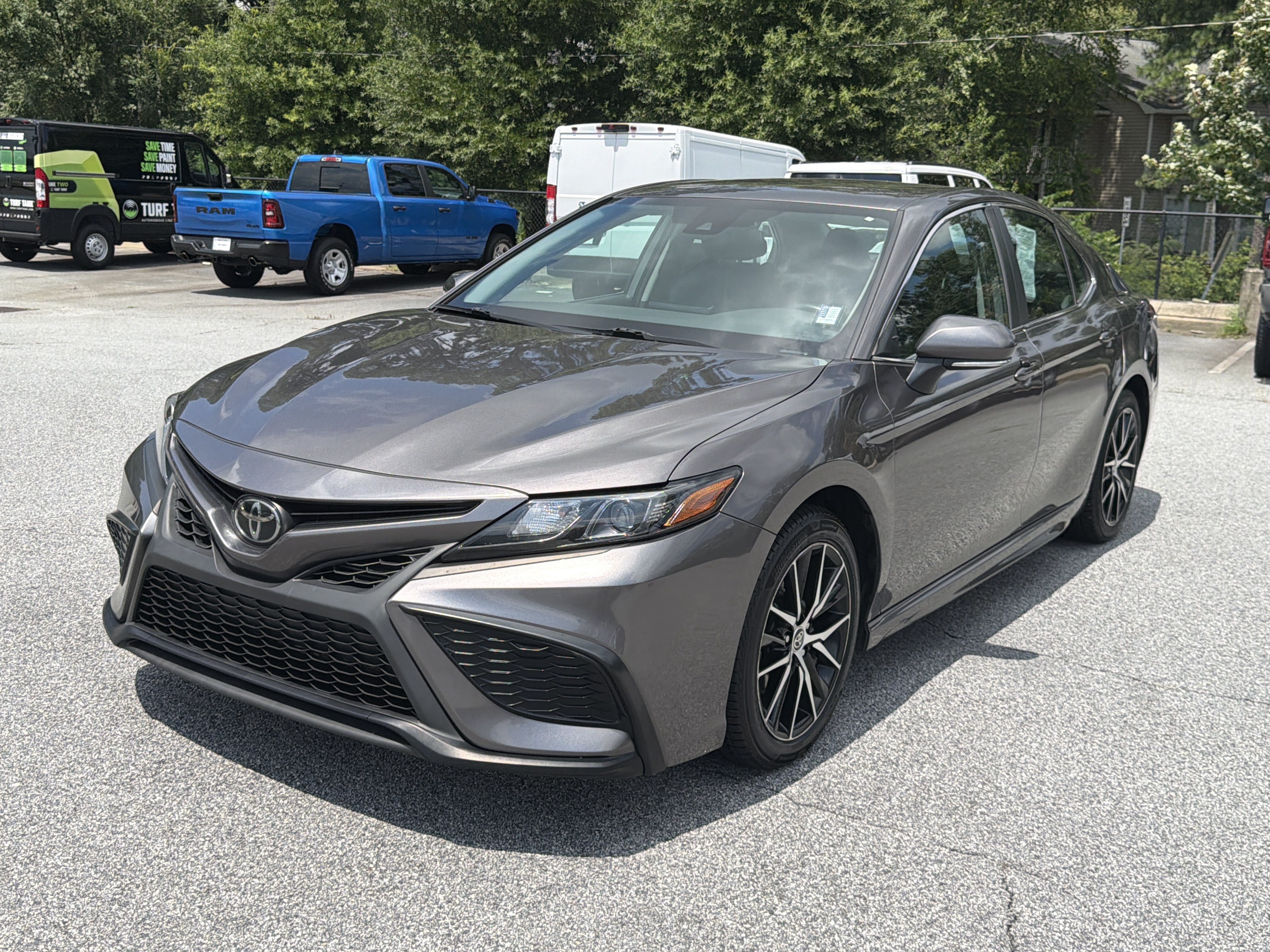 Used 2022 Predawn Gray Mica Toyota SE image 3